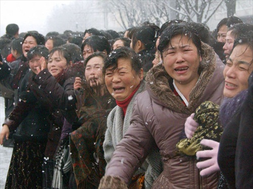Kim-Jong-Il-Funeral_Weeping_Crowds