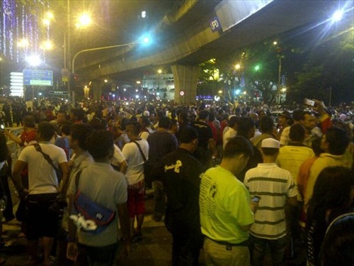 People Flocking to Dataran Merdeka late night Friday before Bersih 3.0