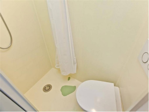 UK Smallest Tiniest House - bathroom without sink