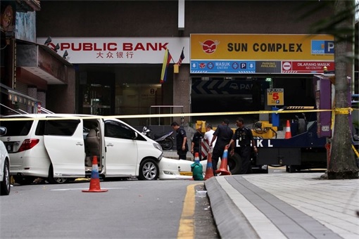 Sun Complex Bukit Bintang Grenades Attack - Alphard Damage