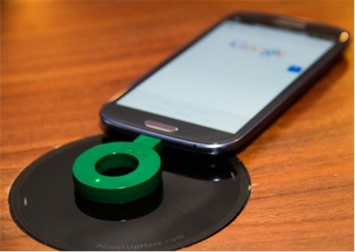 Charging Wirelessly Using Starbucks Powermat Ring - Samsung