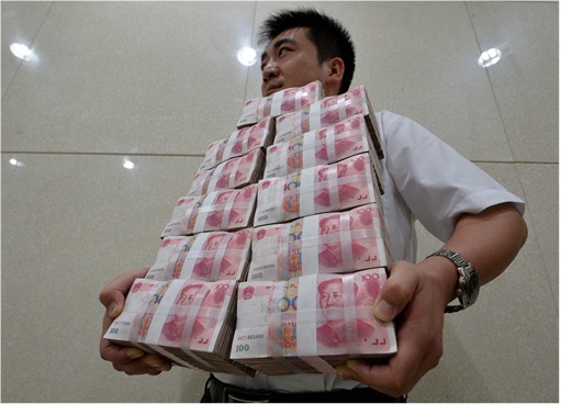 China Ultra Rich and Powerful - Carrying Cash