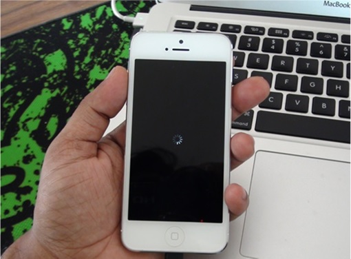 Apple iPhone iOS Bug - iPhone Rebooting