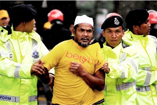 Police Arrest Bersih Protester Wearing Yellow