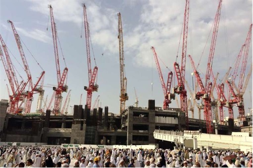 Saudi Arabia Crane Collapse - Red Cranes Surrounds Grand Mosque