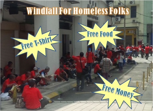 UMNO Red Shirts Rally - Homeless Peope Given Money, T-Shirt, Food