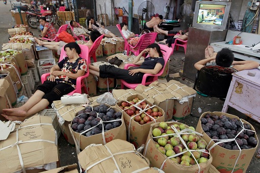 China Traders Waiting For Goods To Be Sold
