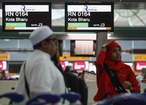Rayani Air - Customers At Check-in Counters to Kota Bharu