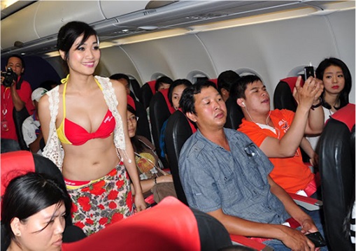 Vietnam-VietJet-Airline-Sexy-Bikini-Attendants-6.jpg