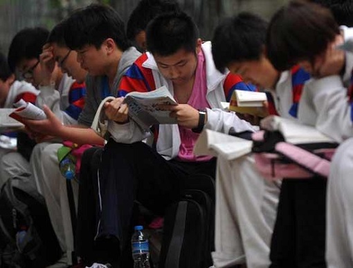 China Gaokao Exam - Students Studying