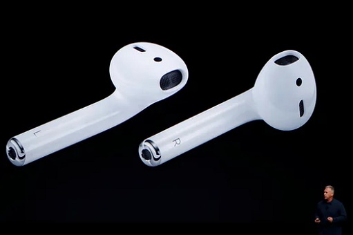 iphone-7-launched-airpods-presentation