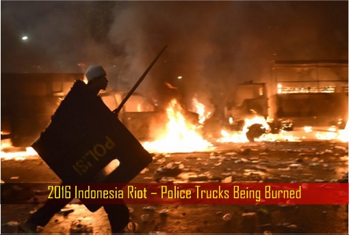 2016-indonesia-riot-police-trucks-being-burned