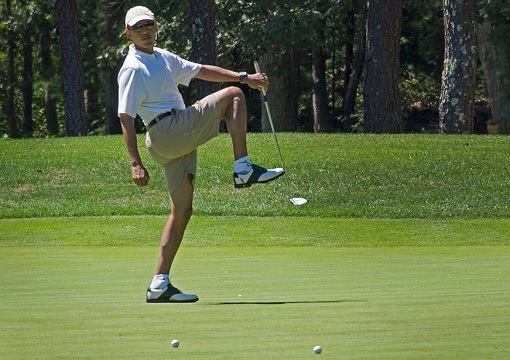 barack-obama-golfing-putting