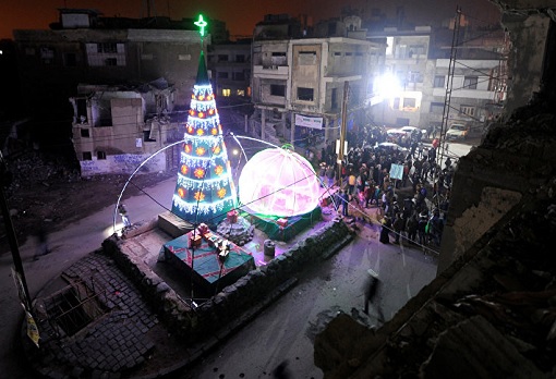 giant-christmas-tree-in-war-hit-aleppo