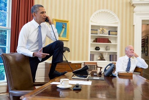 president-barack-obama-on-the-phone-in-white-house
