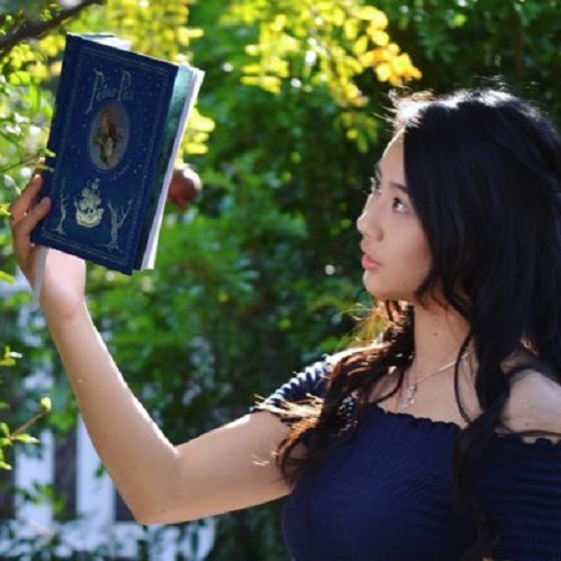 Cassandra Hsiao – With A Book