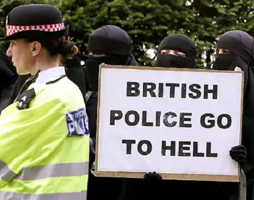 Britain UK - Muslim Women in Veil with Hate Placard - Police Go To Hell