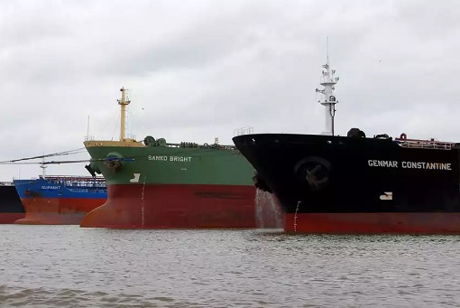 Oil Glut - Fleet of Super Tankers