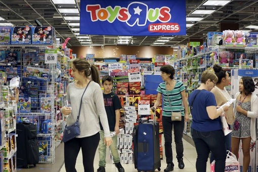Toys R Us - Shoppers Searching For Toys