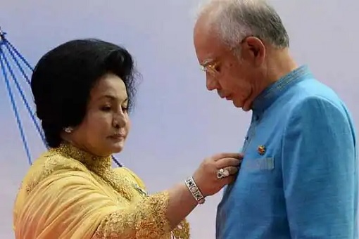 Najib and Rosmah - Sombre