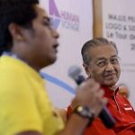 Khairy Plays Hard To Get - Waiting For Mahathir's Invitation To Jump Ship From Sinking UMNO