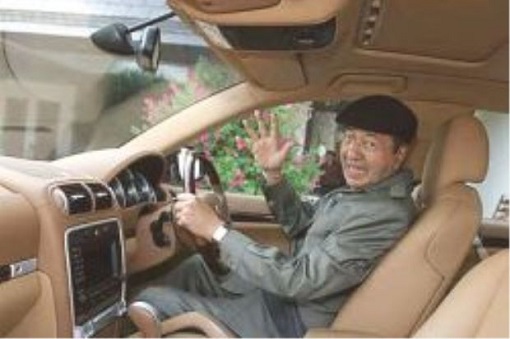Mahathir Mohamad Drove Porsche Cayenne