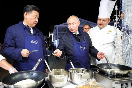 Eastern Economic Forum (EEF) in Vladivostok Russia - President Xi Jinping and President Vladimir Putin Cooking