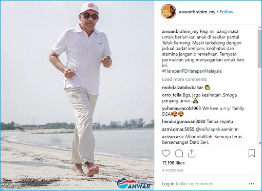 Port Dickson By-Election - Anwar Ibrahim Jogging On Beach