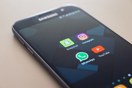 Samsung Phone - Social Media