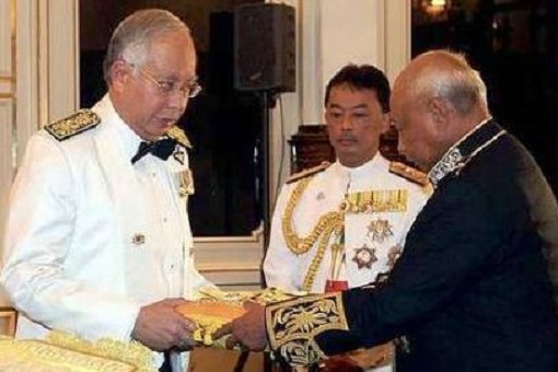 Najib Razak - Relationship With Pahang Sultanate