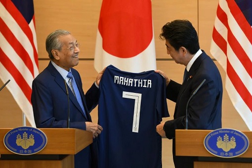 Malaysian PM Mahathir Mohamad and Japanese PM Shinzo Abe - Jersey