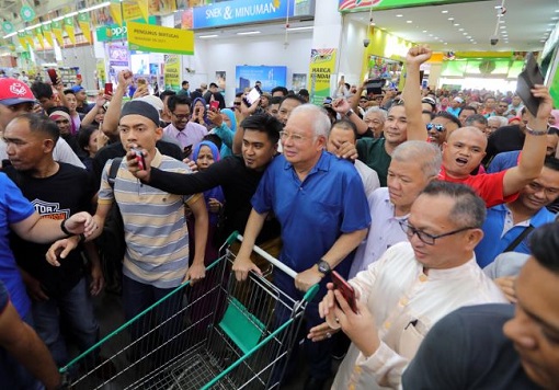 Sandakan Sabah By-Election - Najib Wheeling Trolley at Giant Supermarket