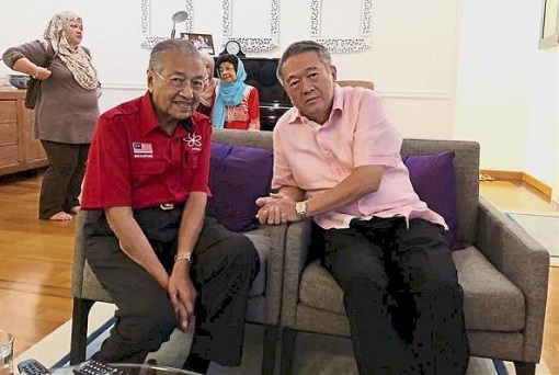 Mahathir Mohamad with Lee Kim Yew