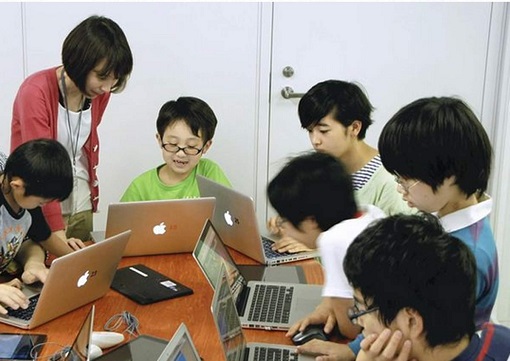 Japanese Primary Students Learning Computer Programming