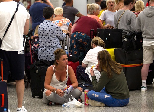 Thomas Cook Collapse - Bankruptcy - Passengers Stranded at Airport