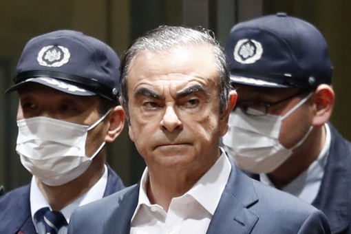 Carlos Ghosn Arrested in Japan - Escort by Police