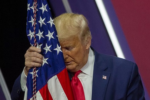 Coronavirus - Trump with American Flag