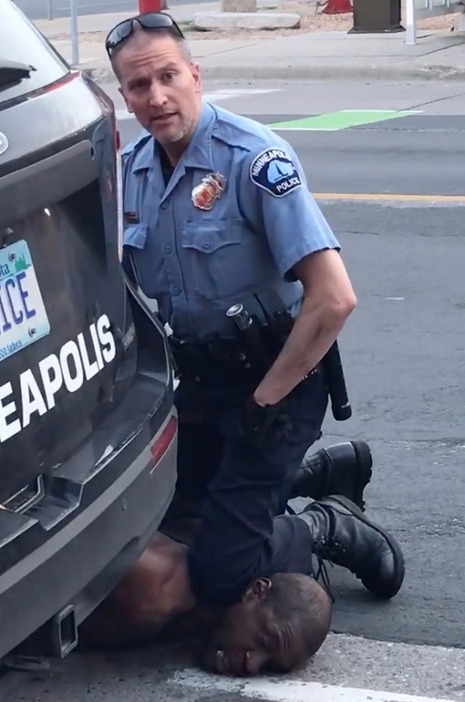 US Race Riots - Police Officer Derek Chauvin Knelt on George Floyd Neck