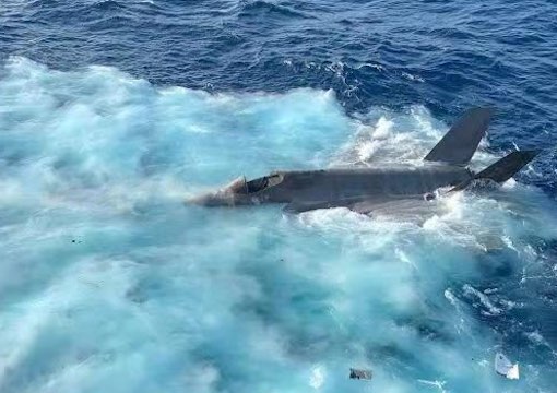 F-35C-Stealth-Fighter-Jet-Crash-In-Sea