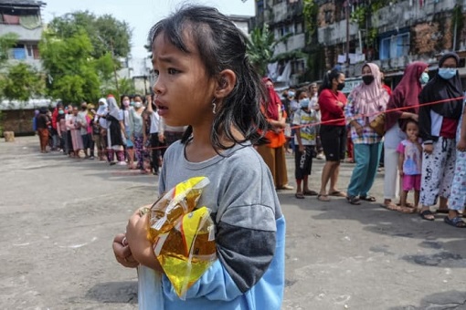 Indonesia Cooking Oil - Panic Buying - Small Kid