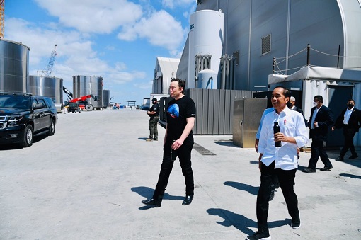 Indonesia President Jokowi Joko Widodo Meets Tesla Elon Musk - Tour at SpaceX - 3