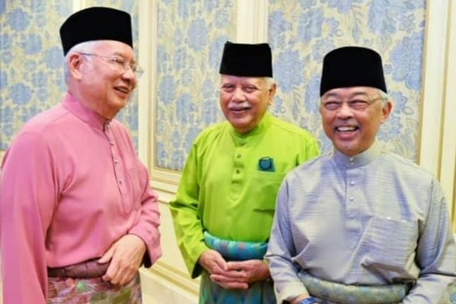 Dining and Laughing With A Convicted Crook - Najib Razak and Agong King Sultan Abdullah