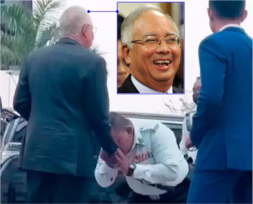 Police Officer Kiss Hand of Crooked Najib Razak