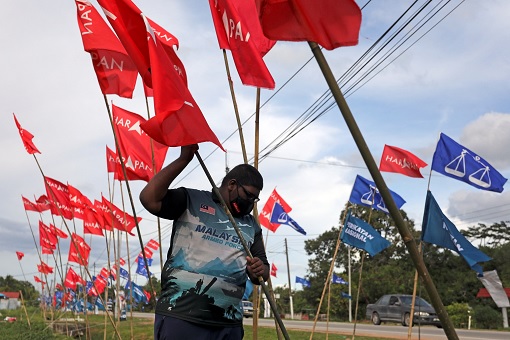 Pakatan Harapan - Flags Planting By Supporter