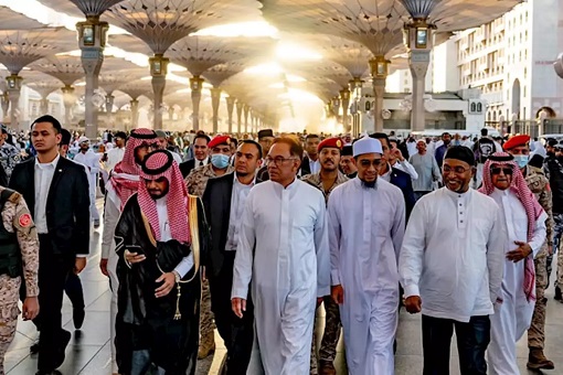 Anwar Ibrahim - Umrah in Saudi Arabia - Escort