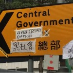 Here's How Hong Kong Chief, CY Leung, Uses Gangster & Police To Break Protesters
