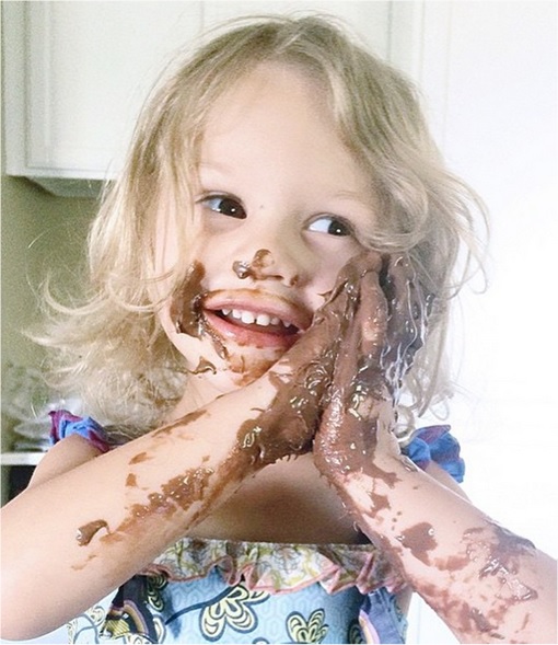 https://www.financetwitter.com/wp-content/uploads/2015/03/Kids-Are-The-Worst-Hands-Dirty-with-Chocolate.jpg