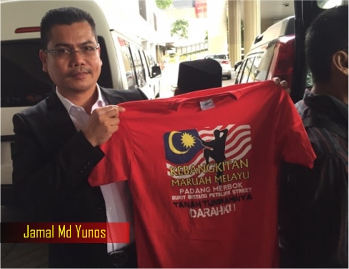 Jamal Md Yunos with Red T-Shirts for Rally