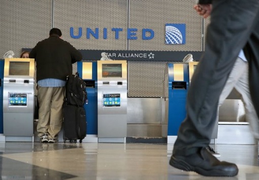 United Airlines - Counter Kiosk