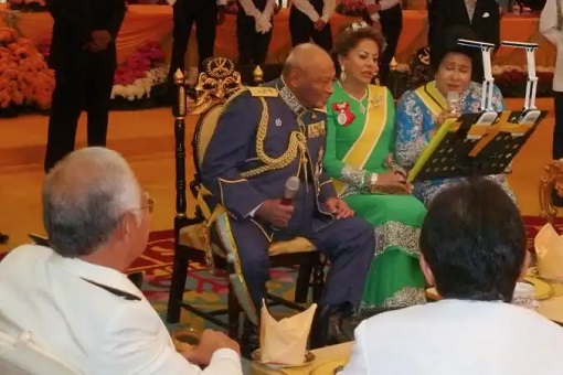 Najib Razak and Rosmah - Singing With Pahang Sultan Ahmad Shah